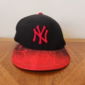 New York Yankees Black and Red Fitted Baseball Cap Size 7 1/4 NWOT